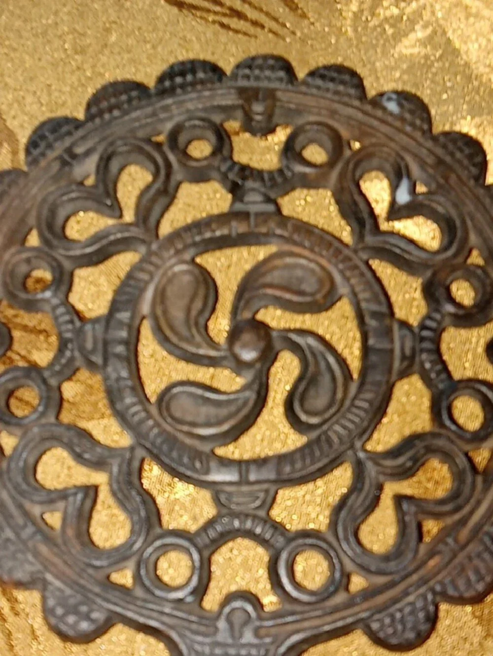 Handcrafted Black rot iron Wall Medallion trivet with feet - Unbranded